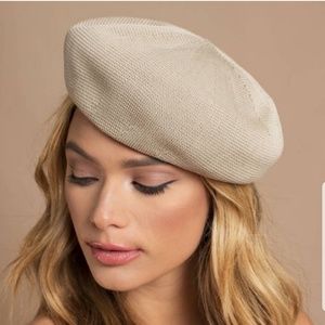 Beige knit beret hat